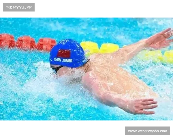 陈俊儿粉丝见面会合肥举行 现场示范陆上蝶泳肌力训练技巧 陈俊儿粉丝见面会合肥举行 现场示范陆上蝶泳肌力训练技巧